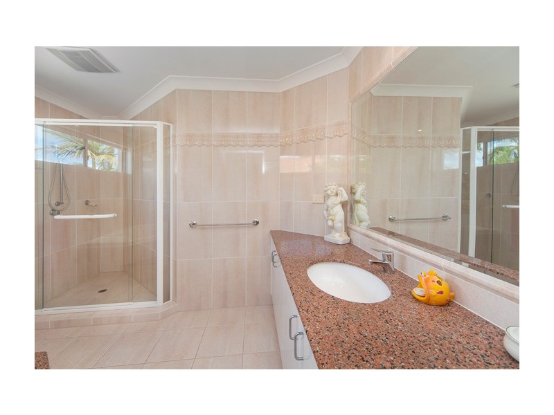 1622 Riverdale Drive, Hope Island QLD 4212