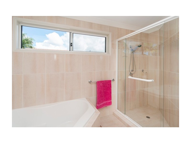 1622 Riverdale Drive, Hope Island QLD 4212