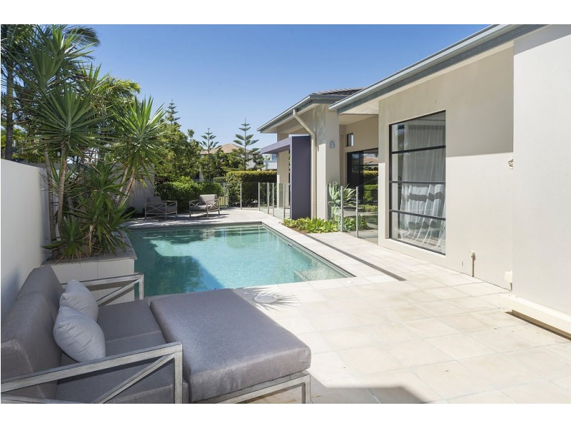 6142 Bolsena Circuit, Hope Island QLD 4212