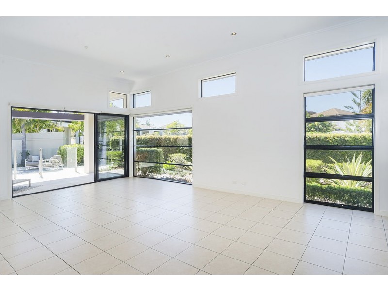 6142 Bolsena Circuit, Hope Island QLD 4212