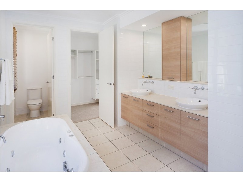 6142 Bolsena Circuit, Hope Island QLD 4212
