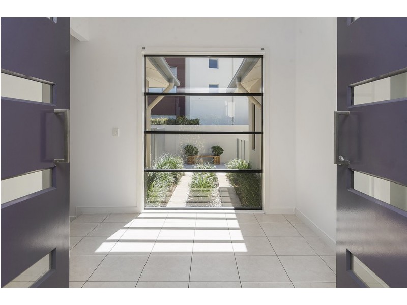 6142 Bolsena Circuit, Hope Island QLD 4212