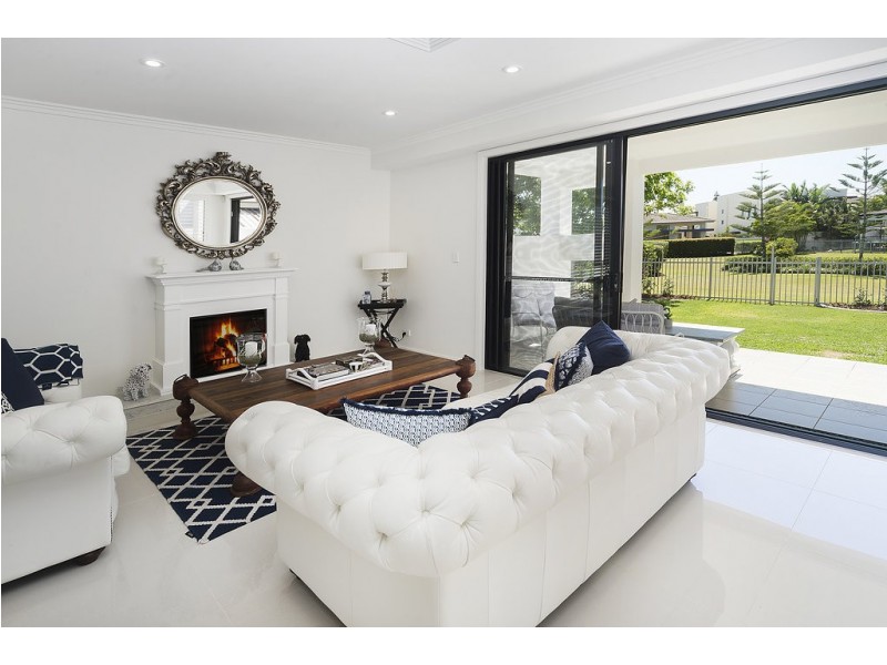 6157 Bolsena Circuit, Hope Island QLD 4212