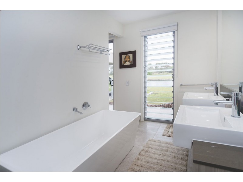 7636 Fairway Boulevard, Hope Island QLD 4212