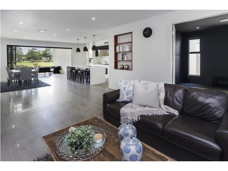 7647 Fairway Boulevard, Hope Island QLD 4212