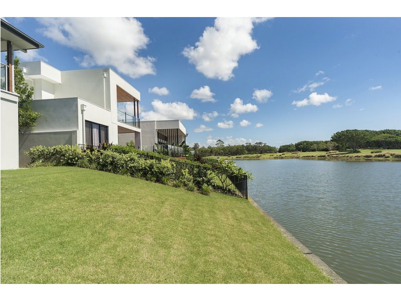 7647 Fairway Boulevard, Hope Island QLD 4212