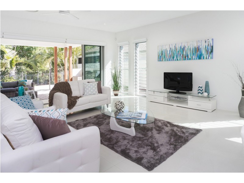 9120 Peter Senior Drive, Hope Island QLD 4212