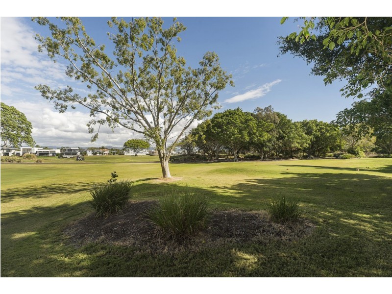 9120 Peter Senior Drive, Hope Island QLD 4212