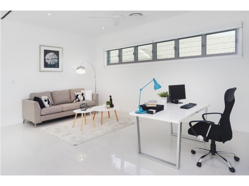 9120 Peter Senior Drive, Hope Island QLD 4212