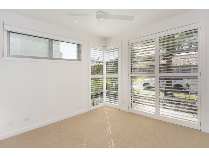 9120 Peter Senior Drive, Hope Island QLD 4212