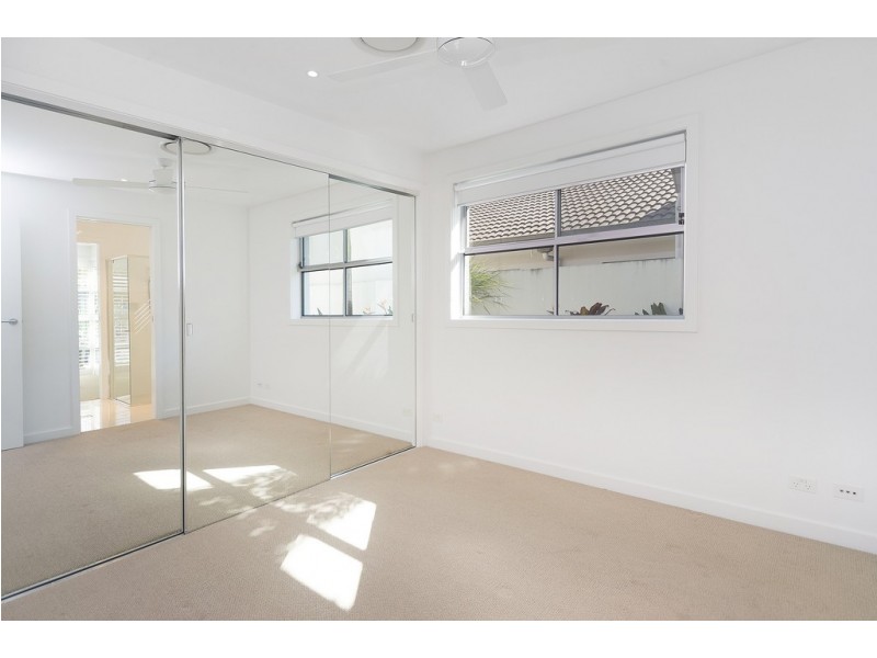 9120 Peter Senior Drive, Hope Island QLD 4212