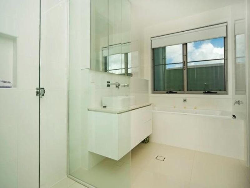 9120 Peter Senior Drive, Hope Island QLD 4212