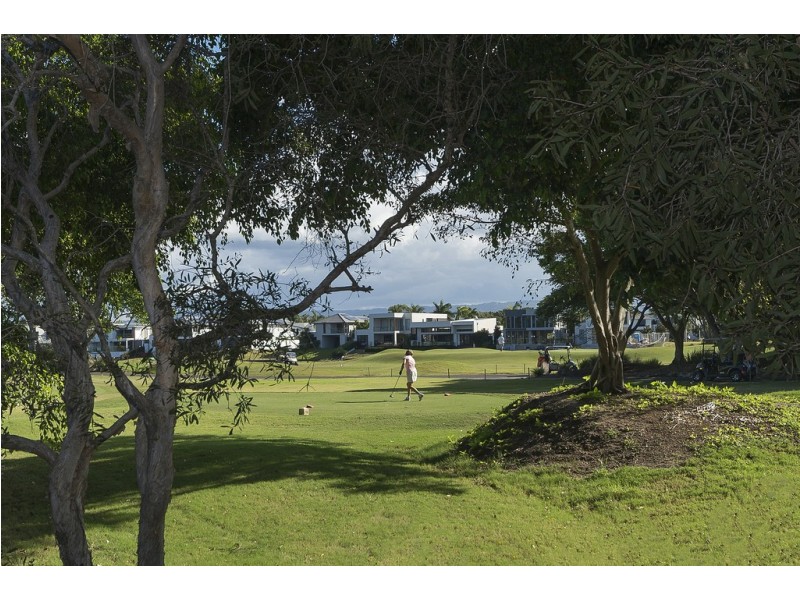 9120 Peter Senior Drive, Hope Island QLD 4212