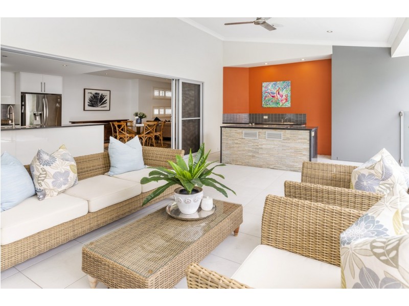 9125 Peter Senior Drive, Hope Island QLD 4212