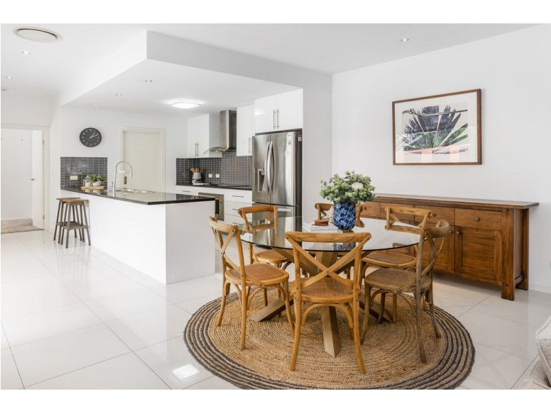 9125 Peter Senior Drive, Hope Island QLD 4212