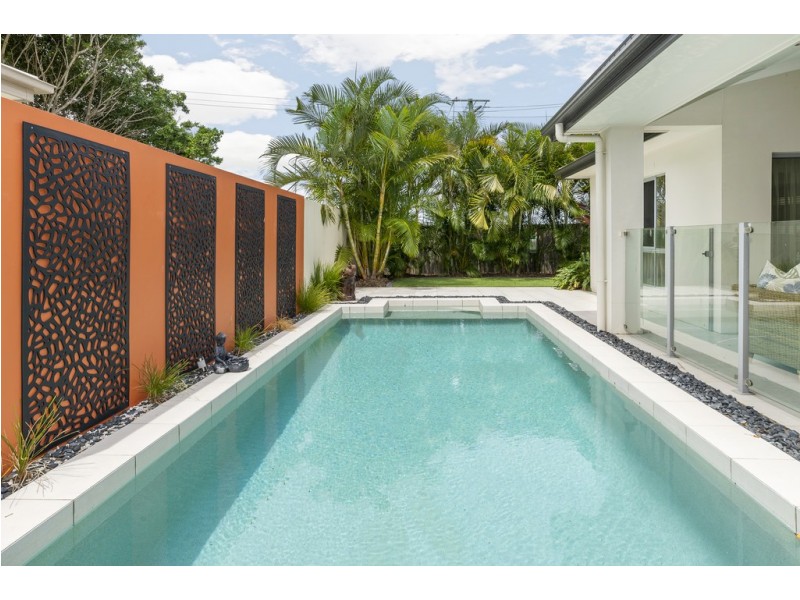 9125 Peter Senior Drive, Hope Island QLD 4212