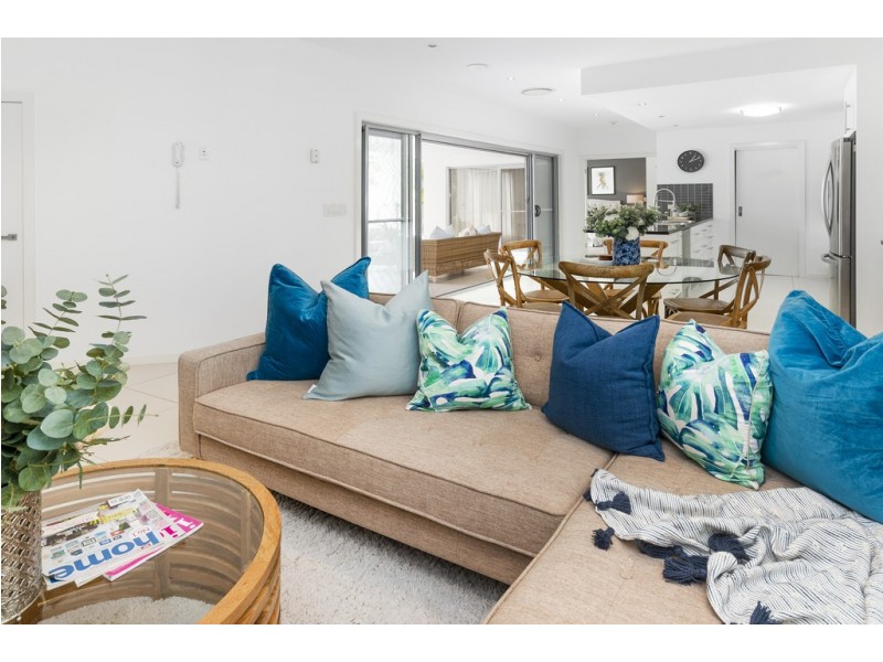 9125 Peter Senior Drive, Hope Island QLD 4212