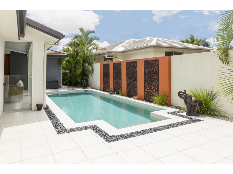 9125 Peter Senior Drive, Hope Island QLD 4212