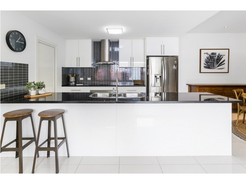 9125 Peter Senior Drive, Hope Island QLD 4212