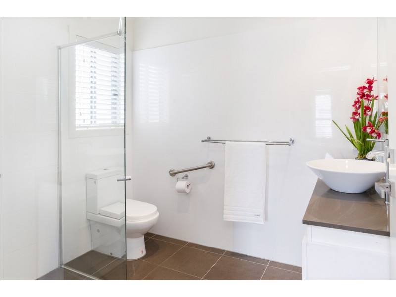 9125 Peter Senior Drive, Hope Island QLD 4212