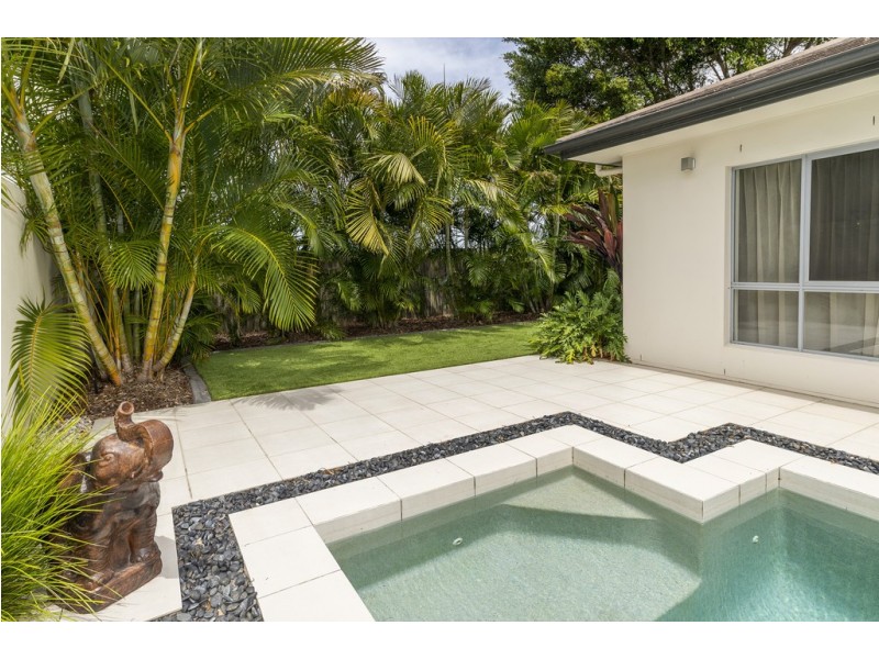 9125 Peter Senior Drive, Hope Island QLD 4212