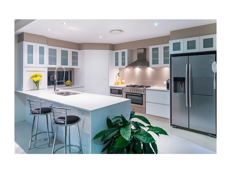 9134 Peter Senior Drive, Hope Island QLD 4212