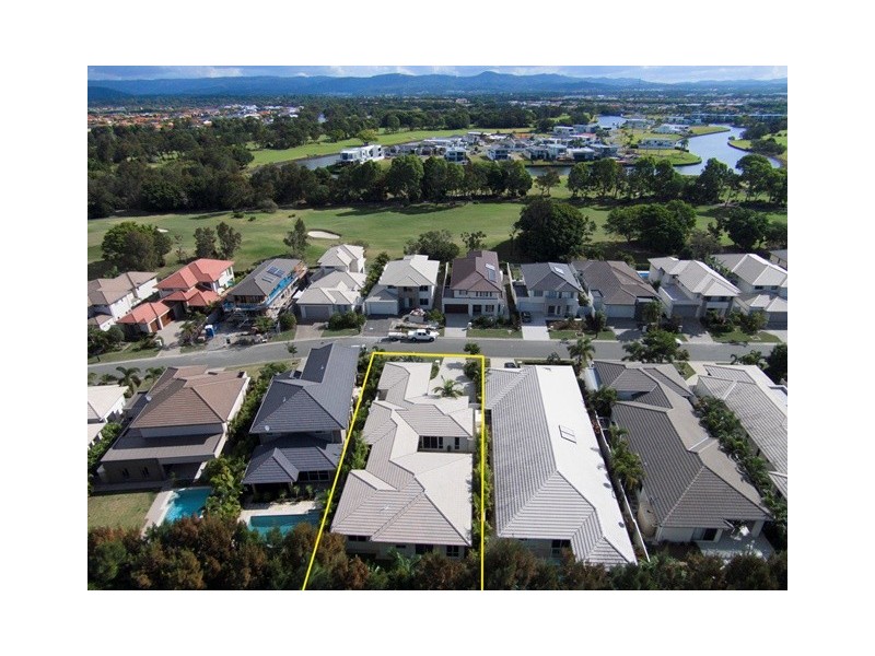 9134 Peter Senior Drive, Hope Island QLD 4212