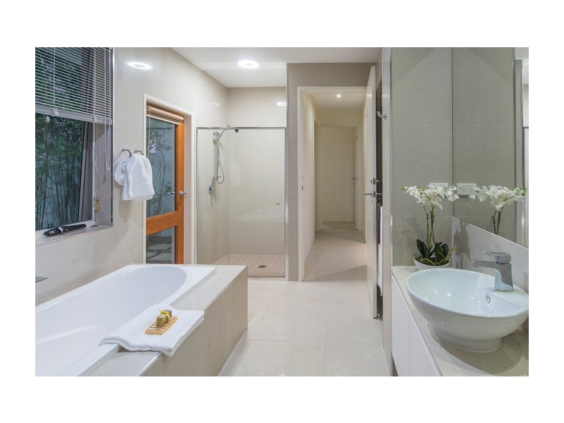 9134 Peter Senior Drive, Hope Island QLD 4212