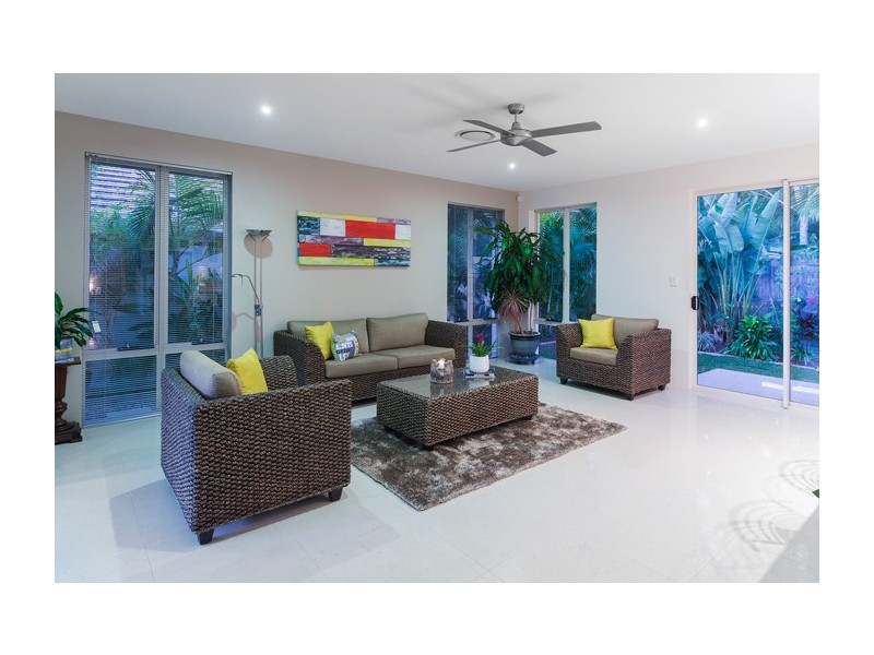 9134 Peter Senior Drive, Hope Island QLD 4212