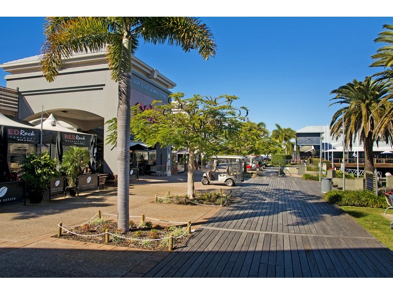 9134 Peter Senior Drive, Hope Island QLD 4212