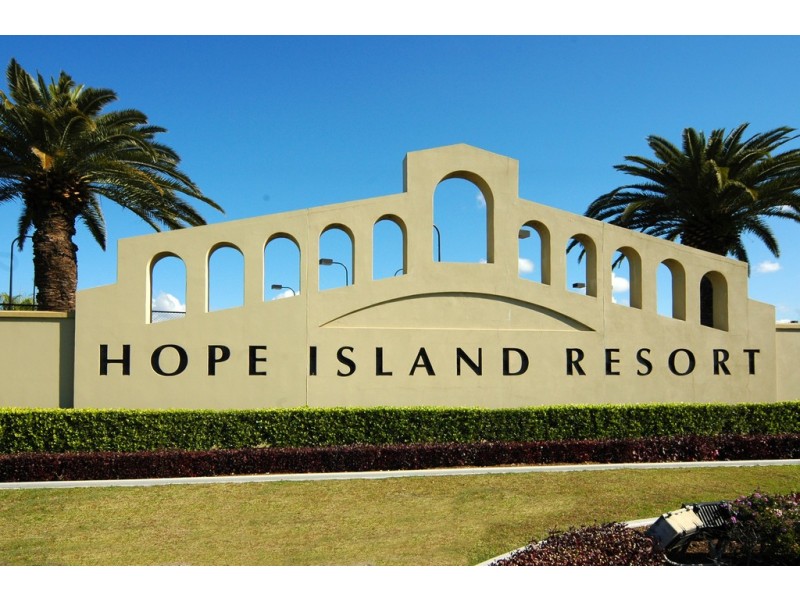 9134 Peter Senior Drive, Hope Island QLD 4212