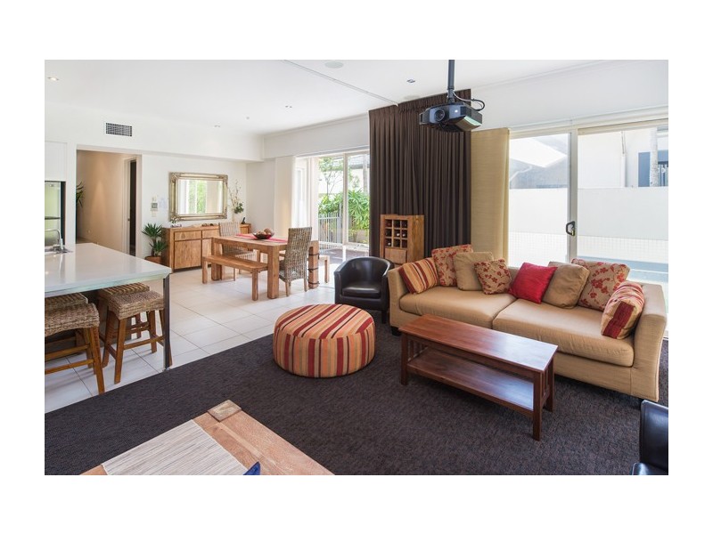 6016 Calardo Avenue, Hope Island QLD 4212