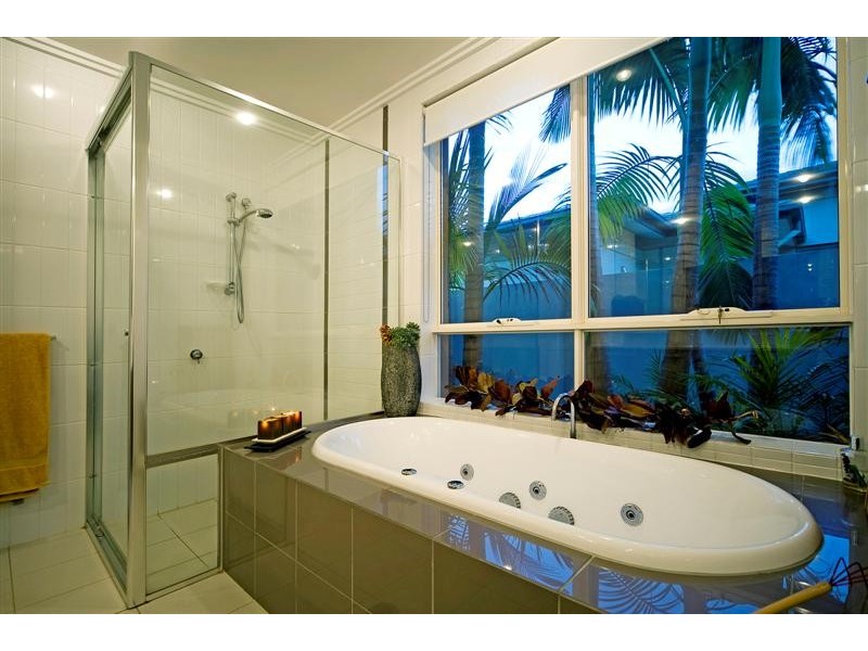 6016 Calardo Avenue, Hope Island QLD 4212