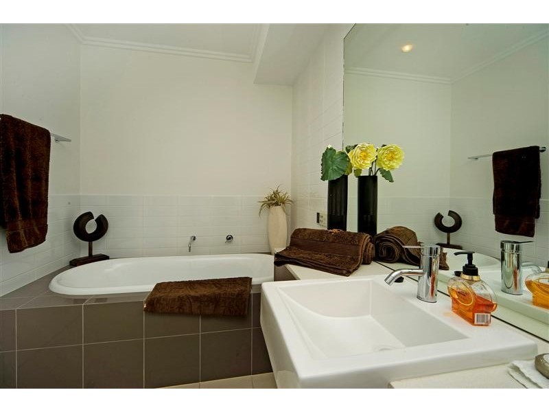 6016 Calardo Avenue, Hope Island QLD 4212