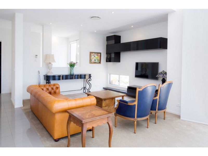 6063 Lugano Drive, Hope Island QLD 4212