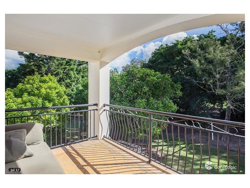 8862 Magnolia Drive East, Hope Island QLD 4212