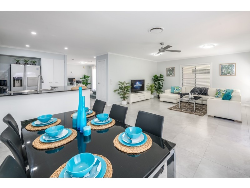 8862 Magnolia Drive East, Hope Island QLD 4212