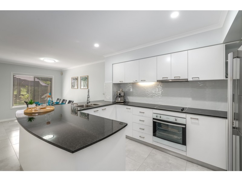 8862 Magnolia Drive East, Hope Island QLD 4212