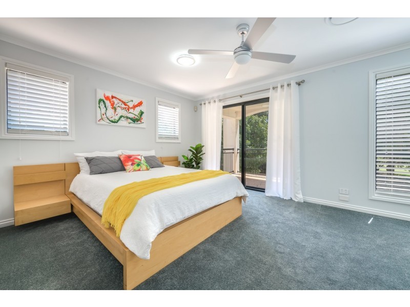 8862 Magnolia Drive East, Hope Island QLD 4212