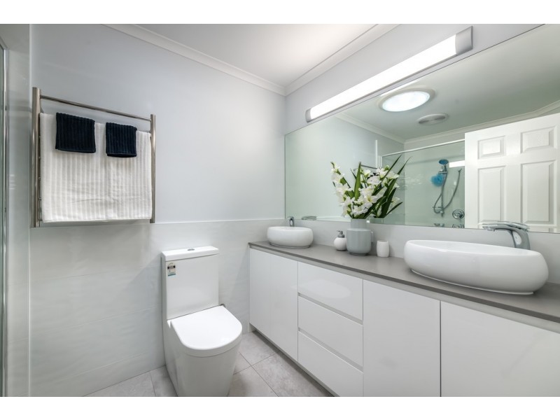 8862 Magnolia Drive East, Hope Island QLD 4212