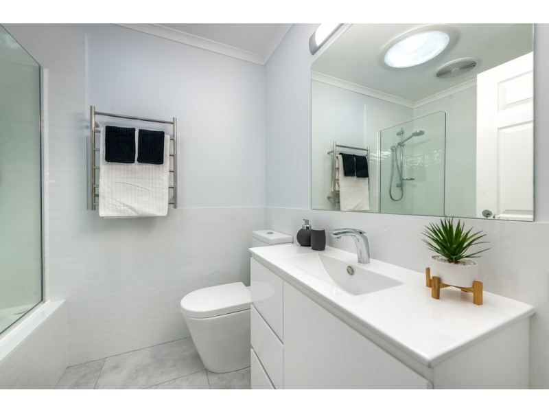 8862 Magnolia Drive East, Hope Island QLD 4212