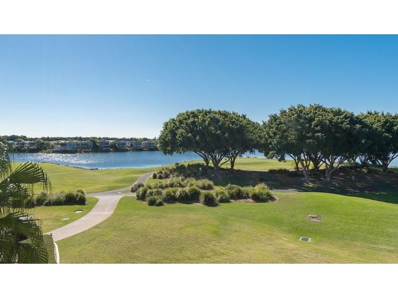 8862 Magnolia Drive East, Hope Island QLD 4212