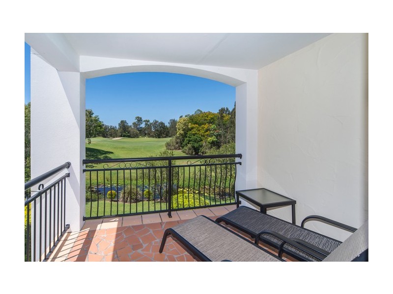 8885 Magnolia Drive East, Hope Island QLD 4212