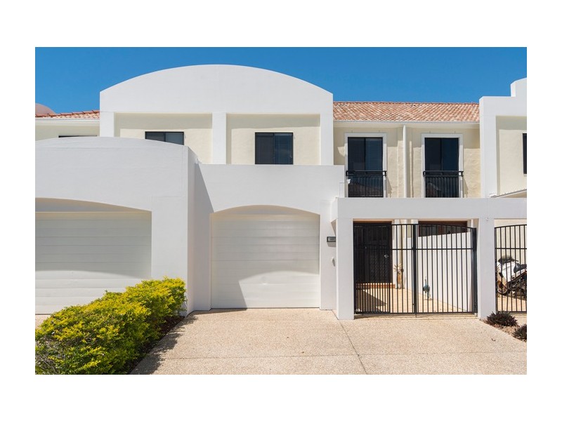 8885 Magnolia Drive East, Hope Island QLD 4212