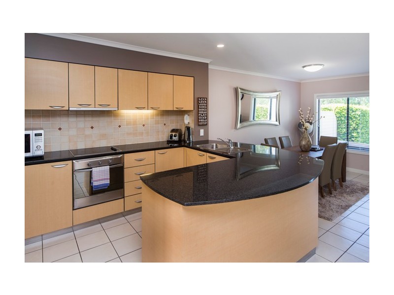 8885 Magnolia Drive East, Hope Island QLD 4212