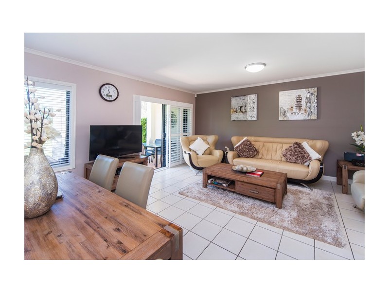 8885 Magnolia Drive East, Hope Island QLD 4212