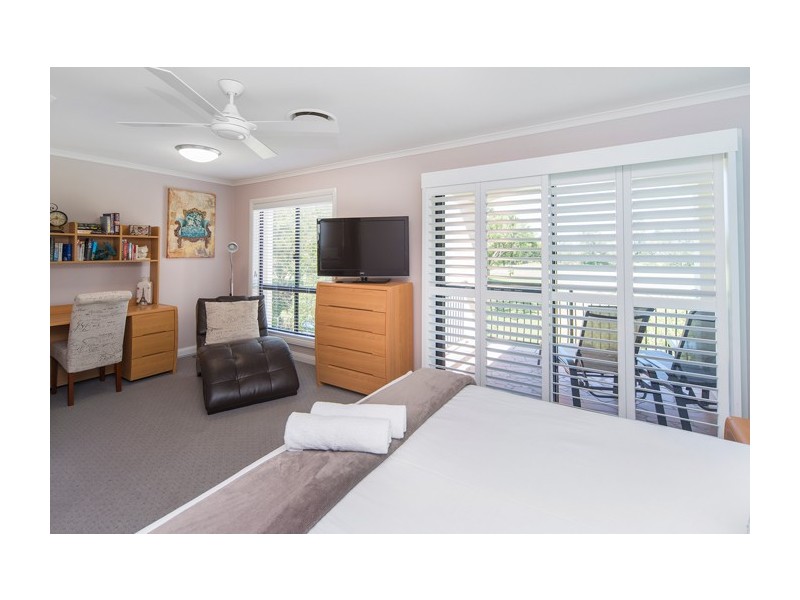 8885 Magnolia Drive East, Hope Island QLD 4212