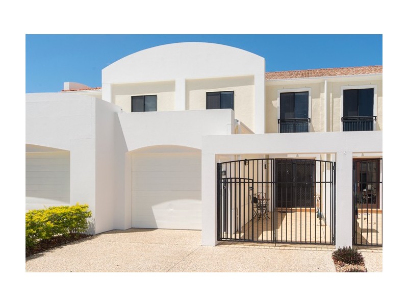 8885 Magnolia Drive East, Hope Island QLD 4212