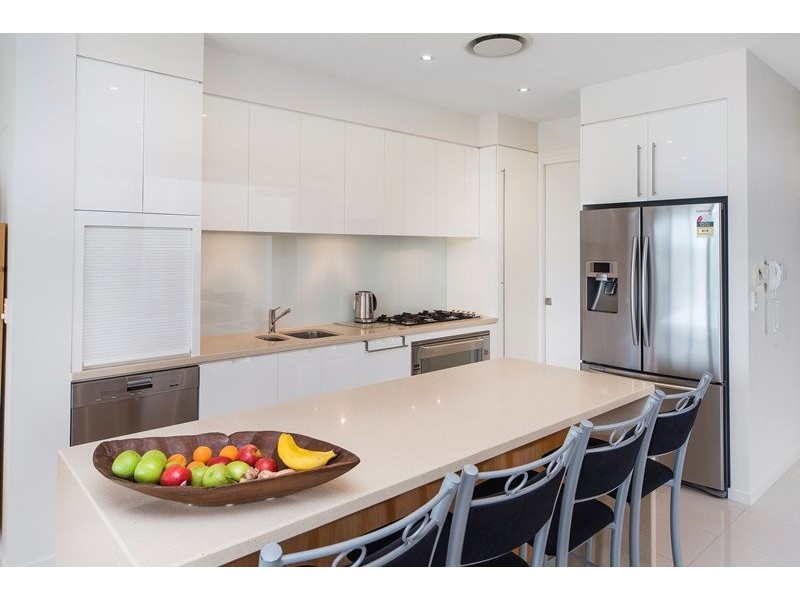 6065 Lugano Drive, Hope Island QLD 4212