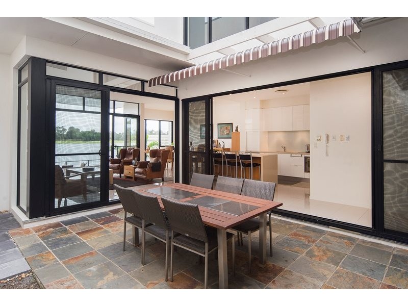 6065 Lugano Drive, Hope Island QLD 4212